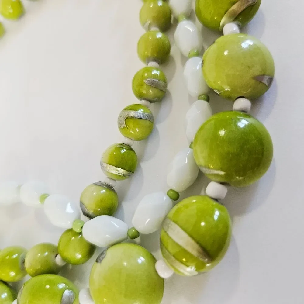 Vintage Green Tone Triple Strand Beaded Silver Tone Chain Acrylic Necklace 16